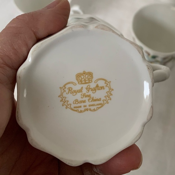 ROYAL GRAFTON | Set of 3 | Dogwood pattern. Bone China Mugs. - Picture 5 of 8
